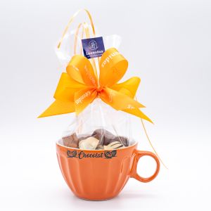 Präsent Tasse Chocolat Modell 1 orange gefüllt mit ca. 250 Gramm Leonidas Pralinen (ohne Alkohol)