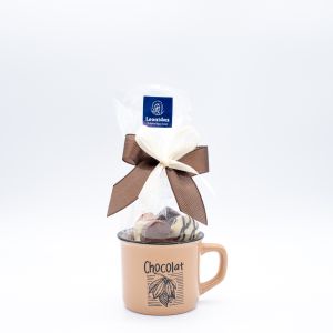 Präsent Tasse Chocolat Modell 2 hellbraun gefüllt mit ca. 250 Gramm Leonidas Pralinen (ohne Alkohol) 