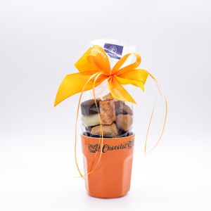 Präsent Becher Chocolat Modell 3 orange gefüllt mit ca. 250 Gramm Leonidas Pralinen (ohne Alkohol)