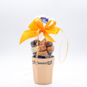 Präsent Becher Chocolat Modell 3 hellbraun gefüllt mit ca. 250 Gramm Leonidas Pralinen (ohne Alkohol)