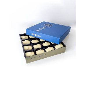 Präsentbox blau Manon Café mit Nuss weiß - 16 Pralinen ca. 250 Gramm