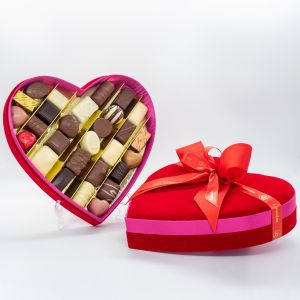 Satin Samt Herz Präsent mit 28 Leonidas Pralinen ca. 400 Gramm ohne Alkohol