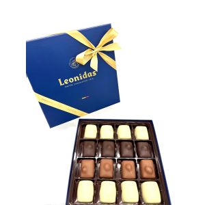 Pr&auml;sentbox blau Manon Caf&eacute; mit Nuss Kollektion - 16 Pralinen ca. 250 Gramm 