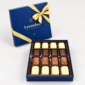 Pr&auml;sentbox blau Manon Caf&eacute; mit Nuss Kollektion - 16 Pralinen ca. 250 Gramm 