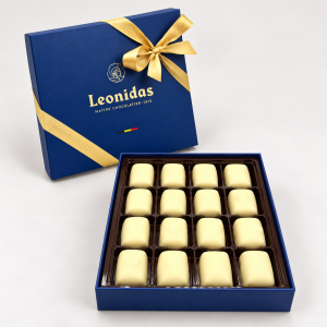 Pr&auml;sentbox blau Manon Caf&eacute; mit Nuss wei&szlig; - 16 Pralinen ca. 250 Gramm 